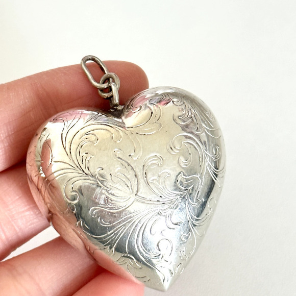 Vintage 925 Sterling Silver Large Puffy Heart Floral Scroll Etched Pendant - Picture 6 of 10